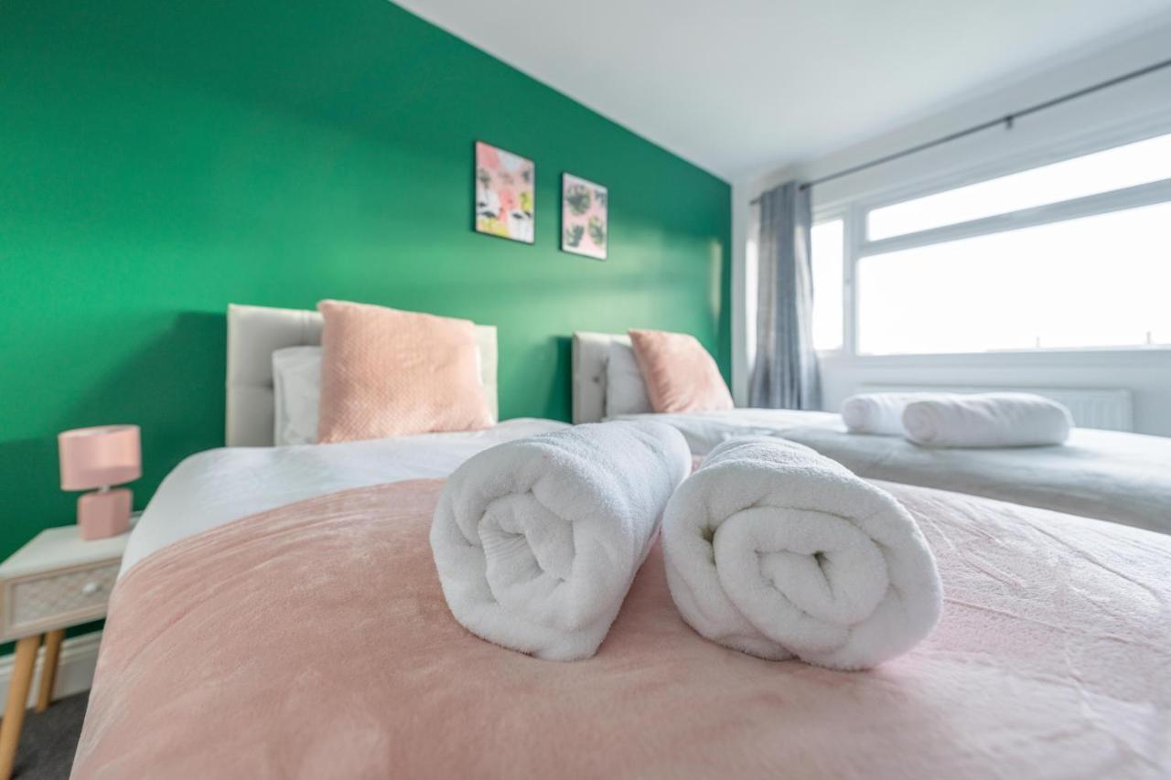 Contractor Accommodation Near Heathrow, Windsor Minutes From M4 สลาว ภายนอก รูปภาพ