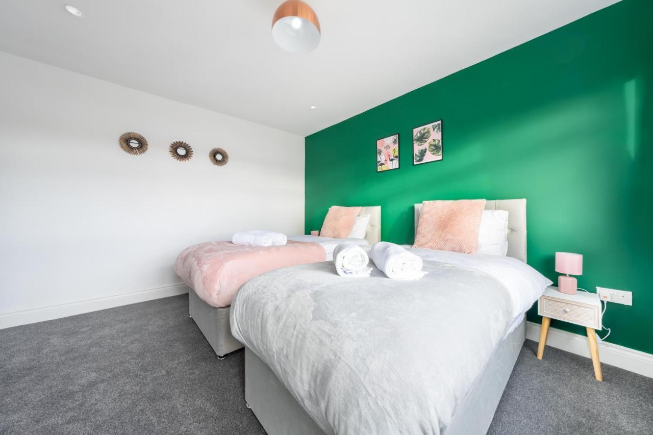 Contractor Accommodation Near Heathrow, Windsor Minutes From M4 สลาว ภายนอก รูปภาพ